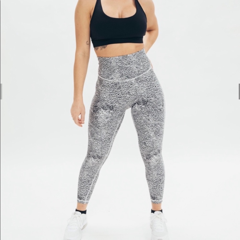 P’tula pixel leggings 23” medium